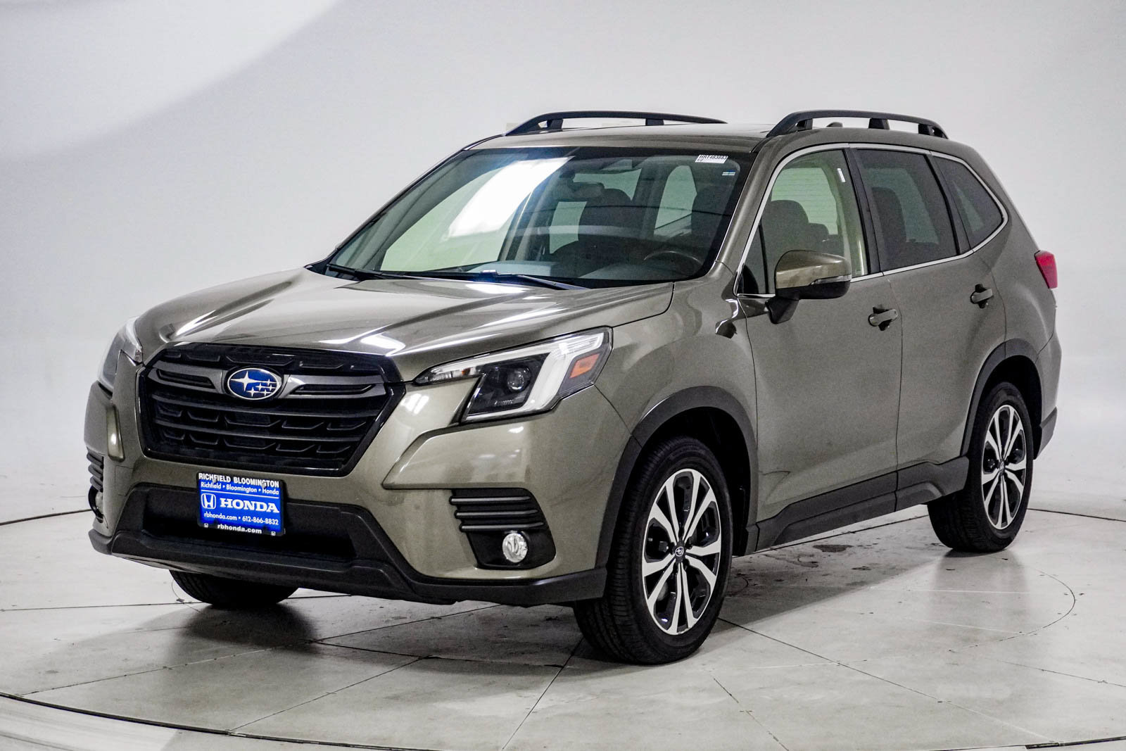 Used 2023 Subaru Forester Limited AWD/4WD image 1