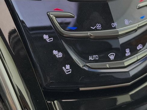 Used 2018 Cadillac Escalade Luxury AWD/4WD image 26