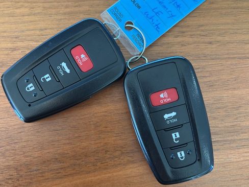 Used 2018 Toyota Camry LE w/ Convenience Package image 30