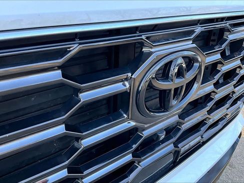 Used 2025 Toyota Sequoia Platinum image 28