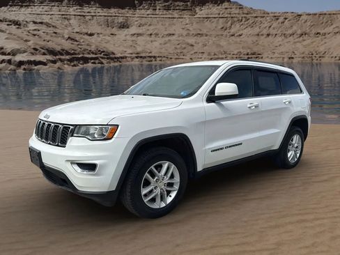Used 2018 Jeep Grand Cherokee Laredo image 1