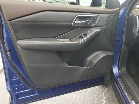 Certified 2021 Nissan Rogue Platinum image 17