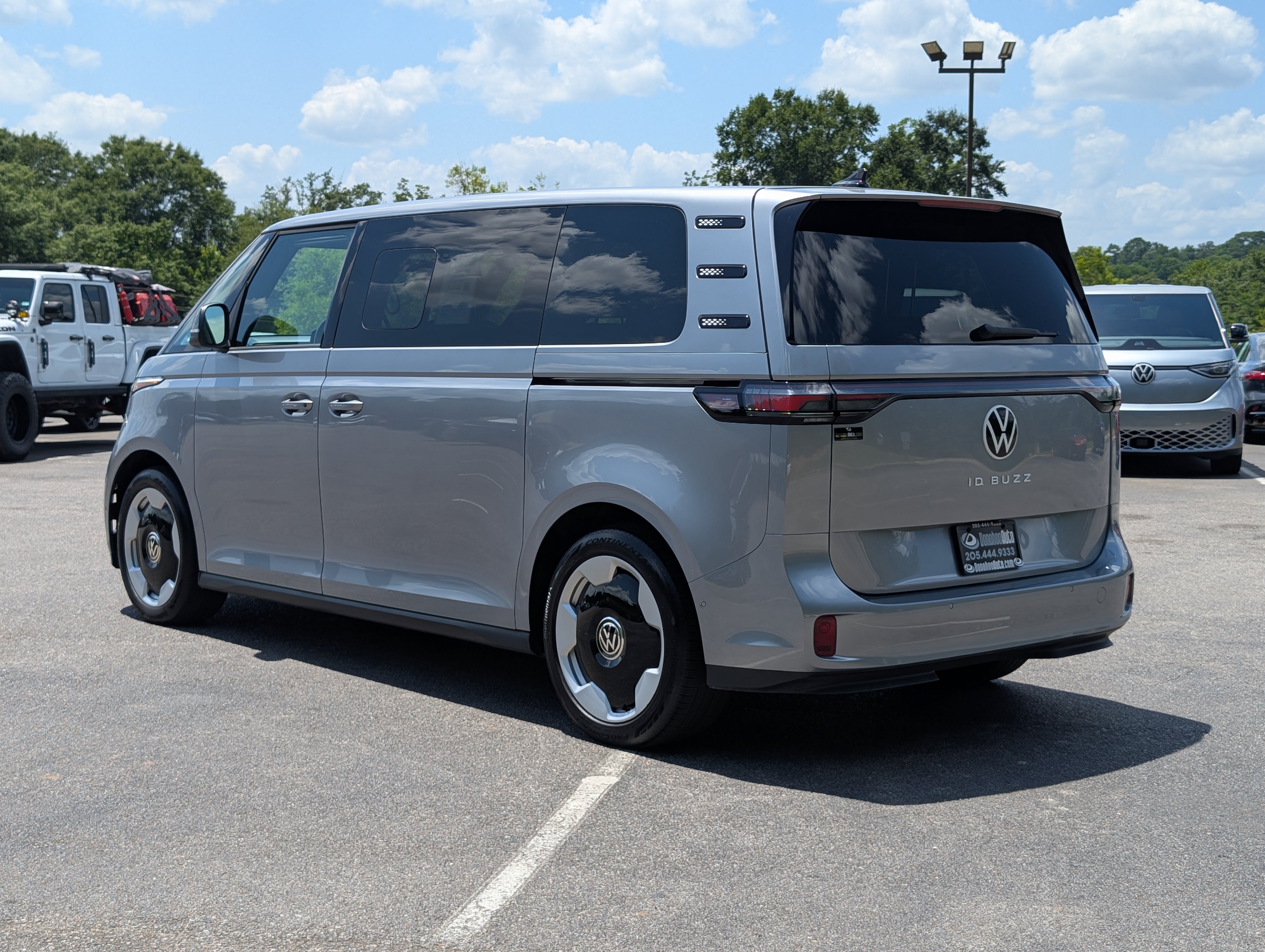 Used 2025 Volkswagen ID. Buzz Pro S RWD image 7