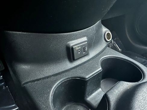 Used 2019 Nissan Versa SV image 35