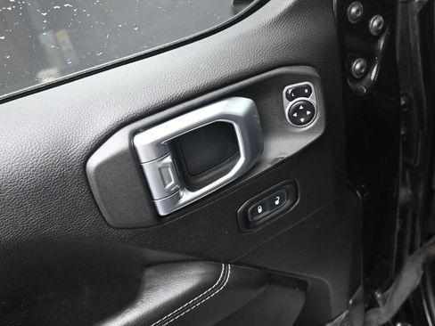 Used 2019 Jeep Wrangler Unlimited Sahara image 24