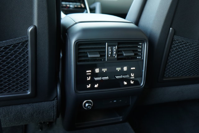 Used 2024 Porsche Cayenne AWD/4WD image 31