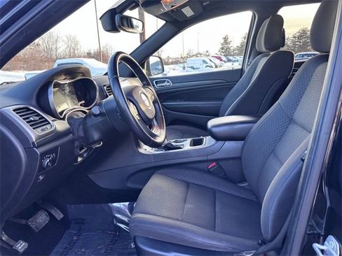 Used 2019 Jeep Grand Cherokee Laredo w/ 18" Wheel & 8.4" Radio Group image 10