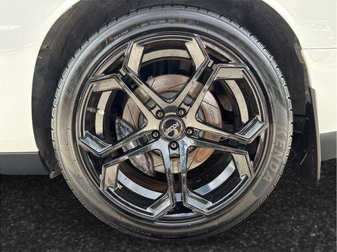 Used 2015 Dodge Challenger R/T Scat Pack w/ Leather Interior Group RWD image 16