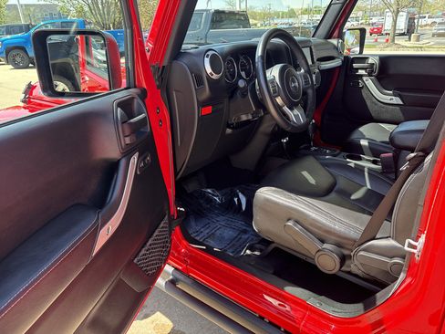 Used 2017 Jeep Wrangler Unlimited Rubicon image 12