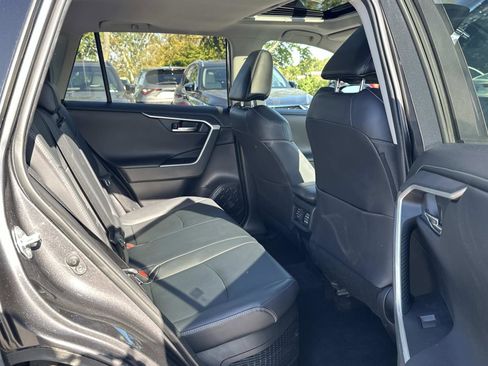 Used 2020 Toyota RAV4 Limited image 15