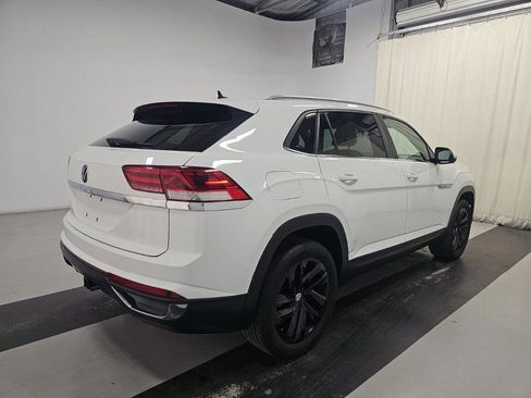 Used 2022 Volkswagen Atlas Cross Sport SE w/ Panoramic Sunroof Package FWD image 2