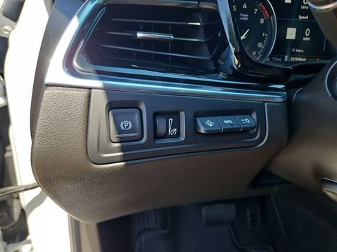 Used 2022 Cadillac XT6 Premium Luxury w/ Technology Package FWD image 17