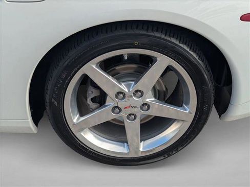 Used 2005 Chevrolet Corvette Convertible w/ Preferred Equipment Group image 21