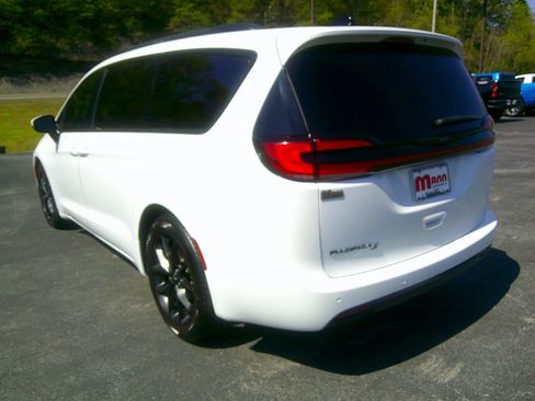 Used 2023 Chrysler Pacifica Touring-L w/ S Appearance Package FWD image 3