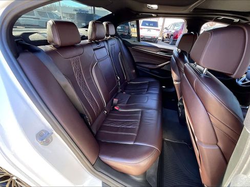 Used 2018 BMW 530i w/ Luxury Seating Package image 18