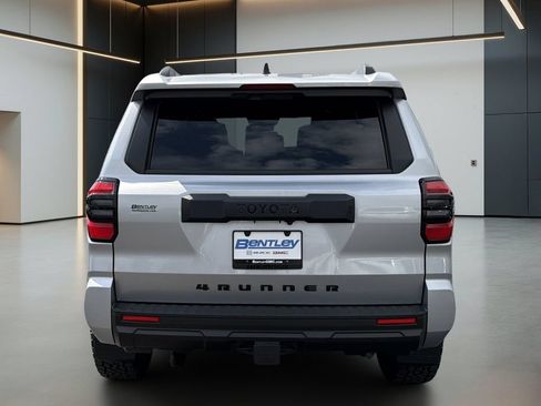 Used 2025 Toyota 4Runner SR5 AWD/4WD image 5
