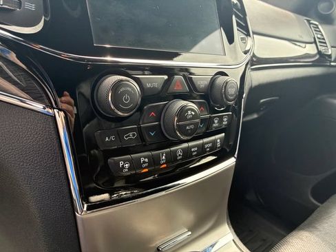 Used 2019 Jeep Grand Cherokee Trailhawk w/ Trailhawk Luxury Group AWD/4WD image 26