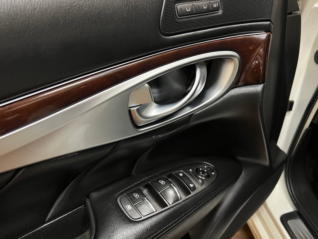 Used 2018 INFINITI Q70 L 3.7 RWD image 32