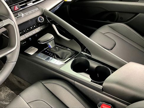 New 2026 Hyundai Elantra Limited FWD image 12