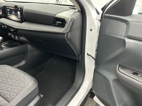 Used 2025 Nissan Kicks SV image 28