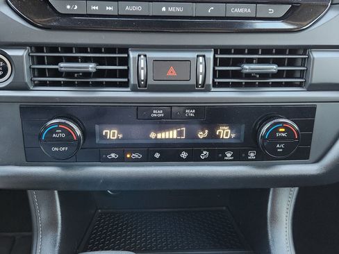 Used 2023 Nissan Pathfinder S image 22