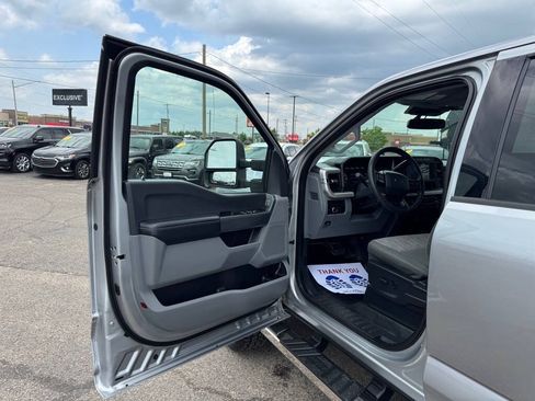 Used 2023 Ford F250 XLT AWD/4WD image 11