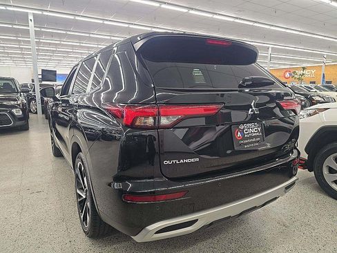 Used 2022 Mitsubishi Outlander SE AWD/4WD image 2