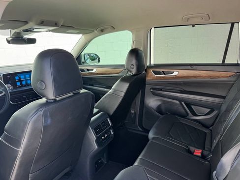 Used 2025 Volkswagen Atlas SE FWD image 22