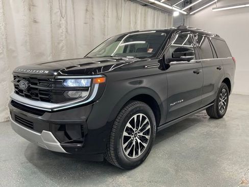 Used 2025 Ford Expedition Platinum AWD/4WD image 4