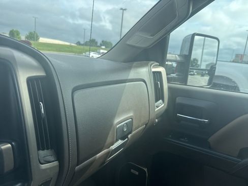 Used 2018 GMC Sierra 2500 Denali w/ Duramax Plus Package AWD/4WD image 19