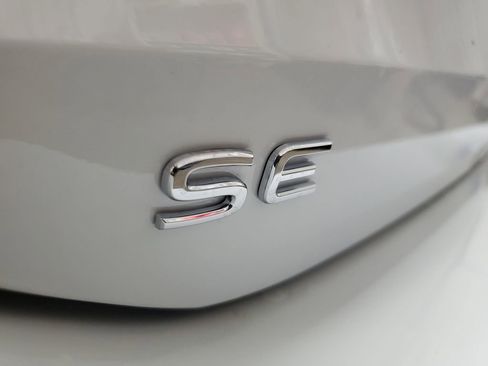 New 2025 Volkswagen Tiguan SE image 36