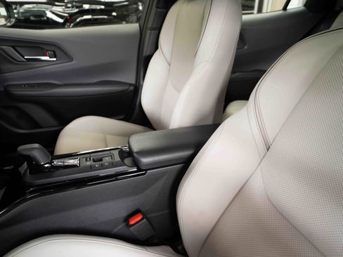 Used 2024 Toyota Prius XLE FWD image 10