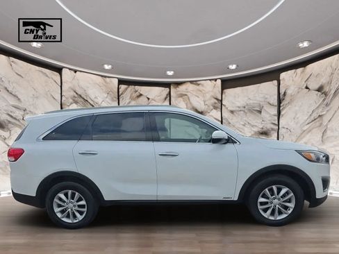 Used 2018 Kia Sorento AWD image 4
