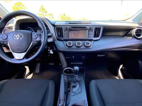 Used 2018 Toyota RAV4 LE image 15