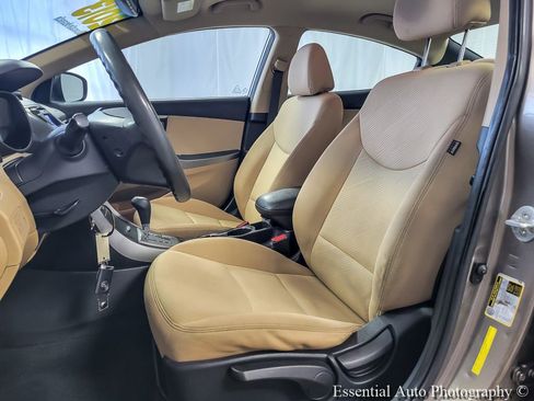 Used 2013 Hyundai Elantra GLS FWD image 10