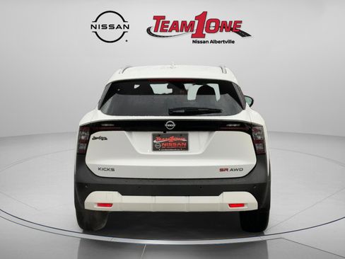 New 2025 Nissan Kicks SR image 5