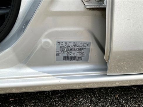 Used 2014 Nissan Versa SV w/ Convenience Package image 17