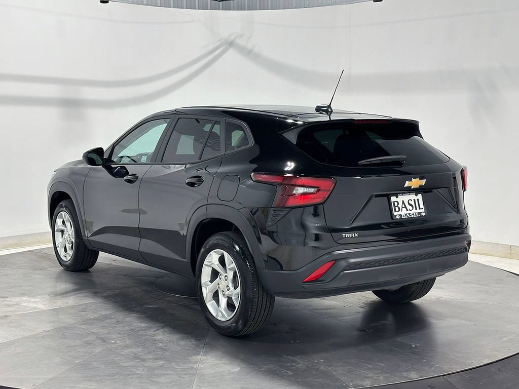 Used 2024 Chevrolet Trax LS w/ LS Convenience Package FWD image 13