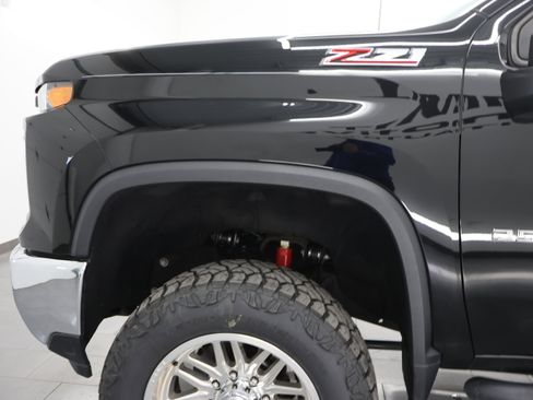 Used 2024 Chevrolet Silverado 2500 LT AWD/4WD image 33