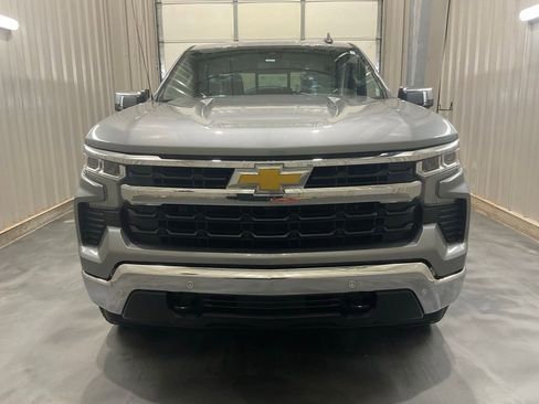 Used 2024 Chevrolet Silverado 1500 LT w/ Z71 Off-Road Package AWD/4WD image 2