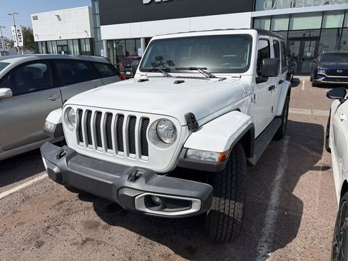 Used 2018 Jeep Wrangler Unlimited Sahara image 3