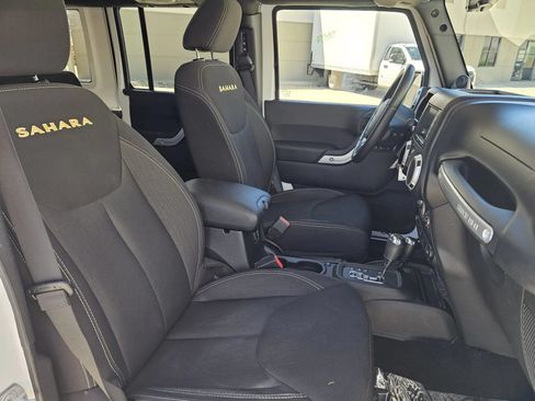 Used 2014 Jeep Wrangler Unlimited Sahara w/ Connectivity Group AWD/4WD image 27