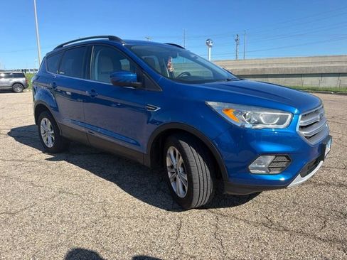 Used 2017 Ford Escape SE w/ Equipment Group 201A FWD image 2
