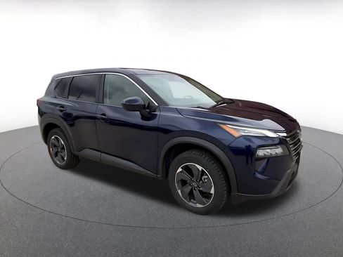 Used 2025 Nissan Rogue SV FWD image 2