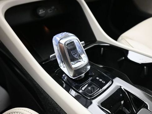 Used 2023 Volvo XC40 B5 Plus w/ Protection Package Premier AWD/4WD image 12