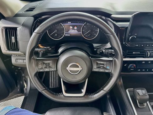 Used 2025 Nissan Pathfinder SL image 15