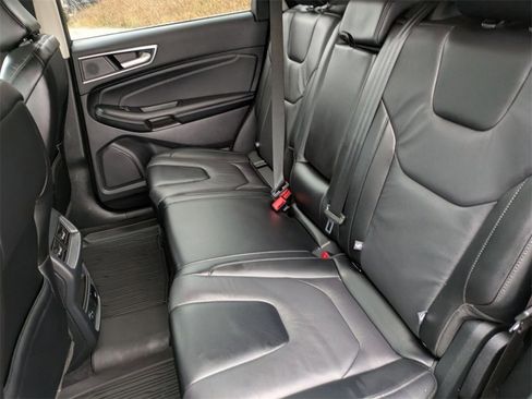 Used 2022 Ford Edge Titanium image 25