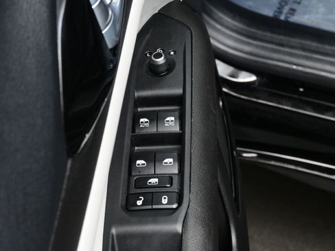 Used 2025 Jeep Compass Limited w/ Elite Group image 10