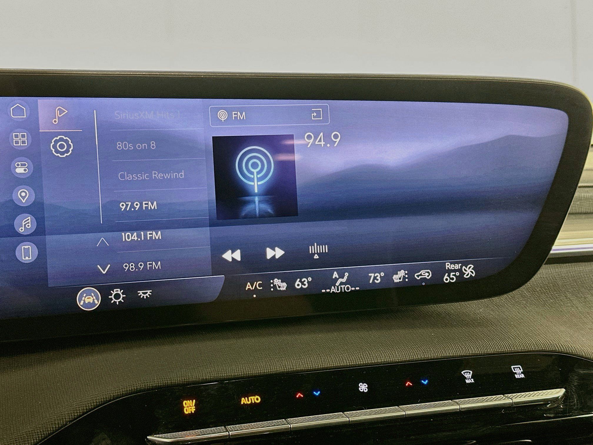 Used 2025 Buick Enclave Preferred FWD image 21