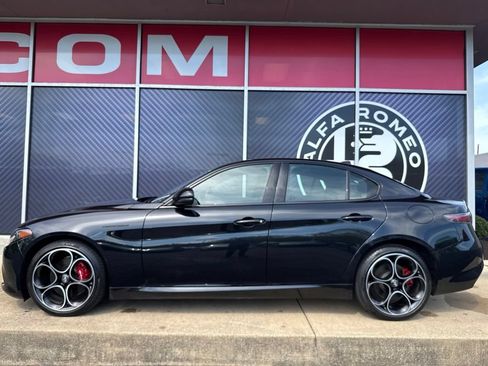 Used 2024 Alfa Romeo Giulia AWD image 22
